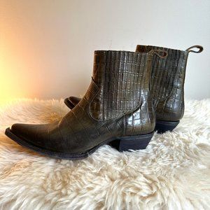 SOLD - (on FRYE Exchange) Sacha Chelsea